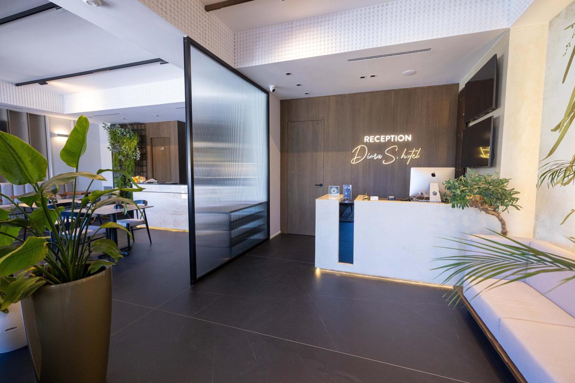Diora'S Hotel And Apartments Vlorë Екстериор снимка