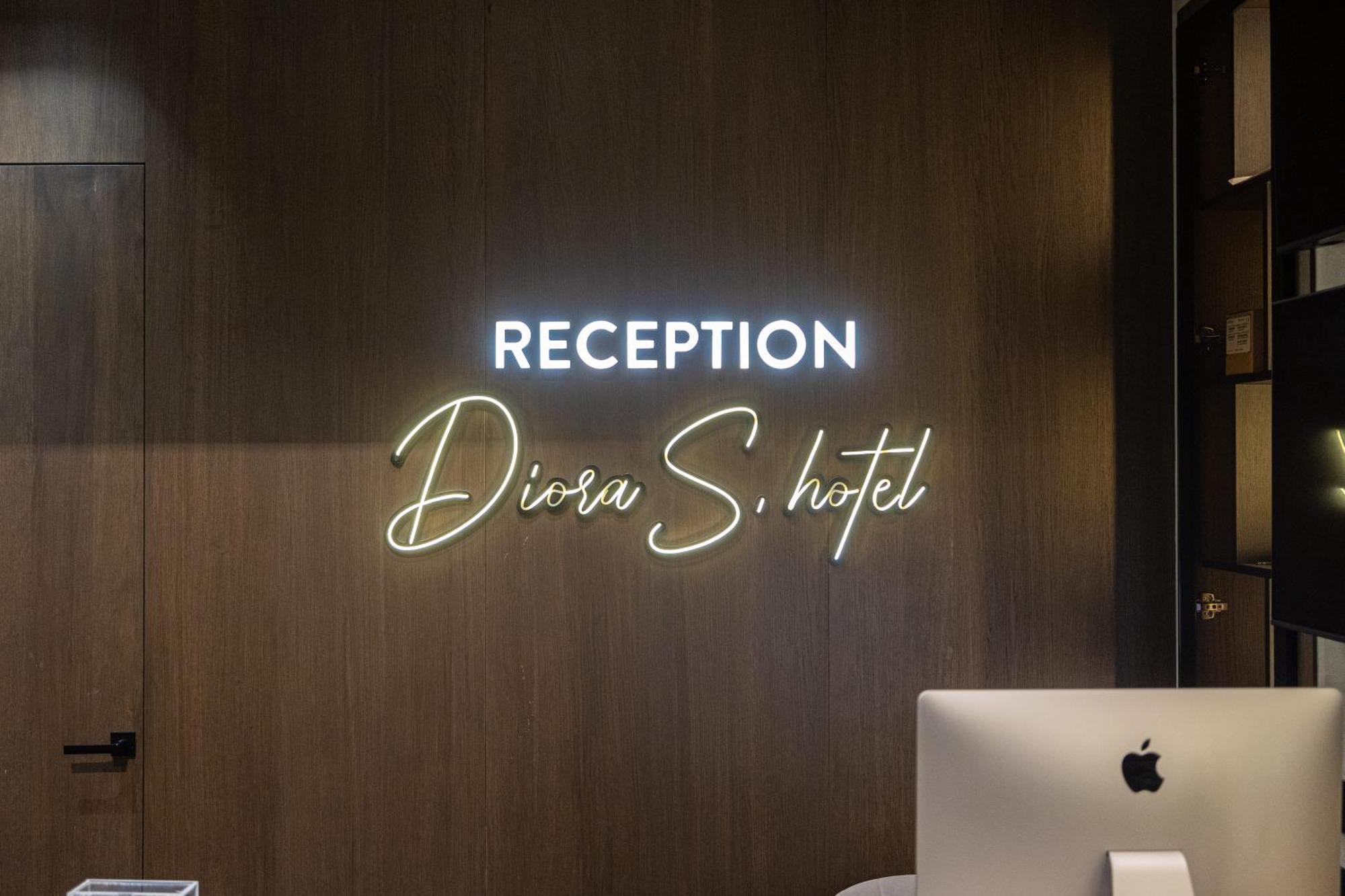 Diora'S Hotel And Apartments Vlorë Екстериор снимка