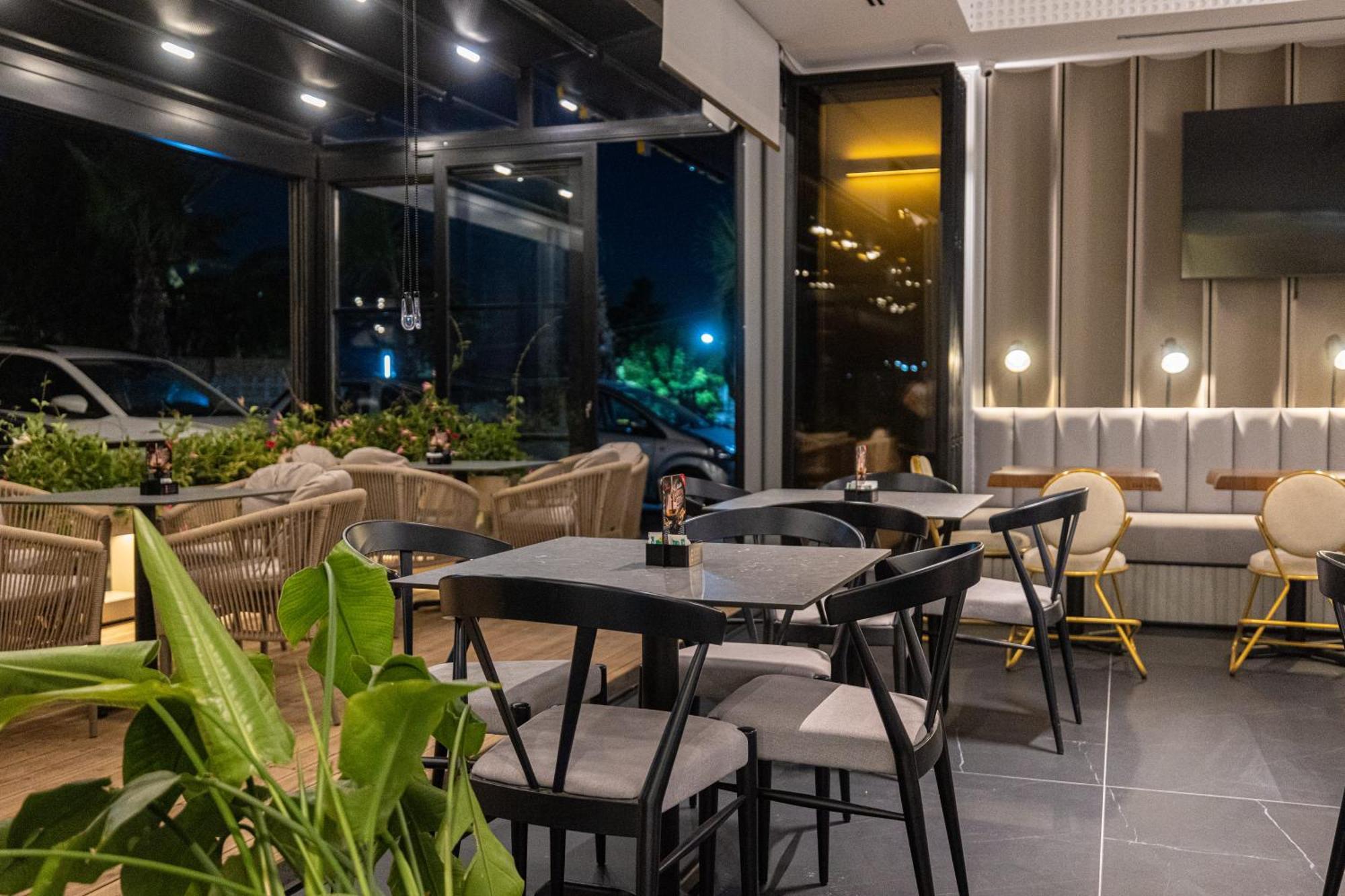 Diora'S Hotel And Apartments Vlorë Екстериор снимка