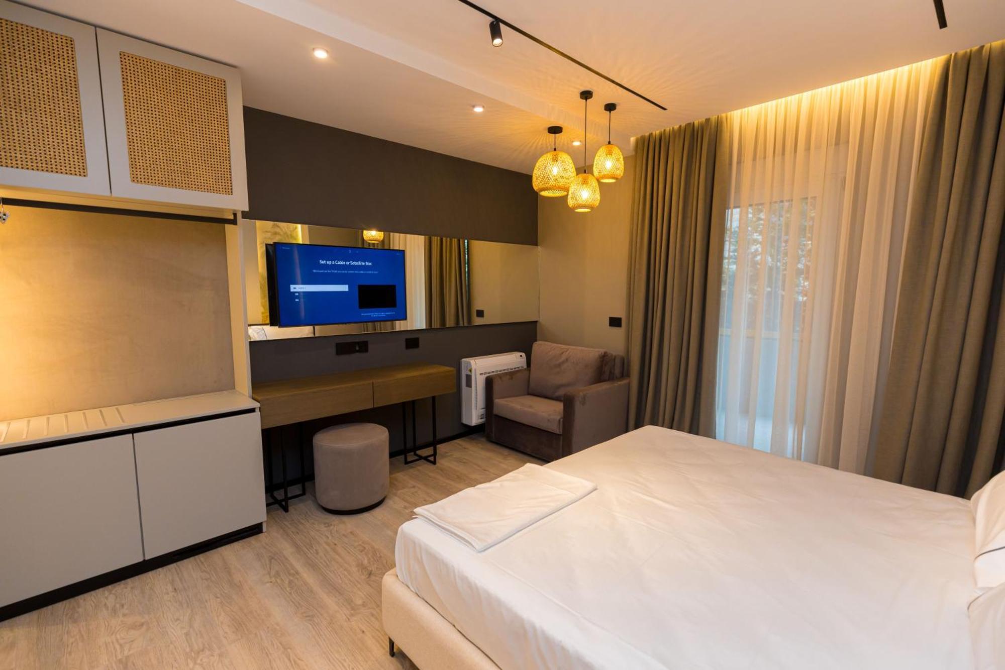 Diora'S Hotel And Apartments Vlorë Стая снимка