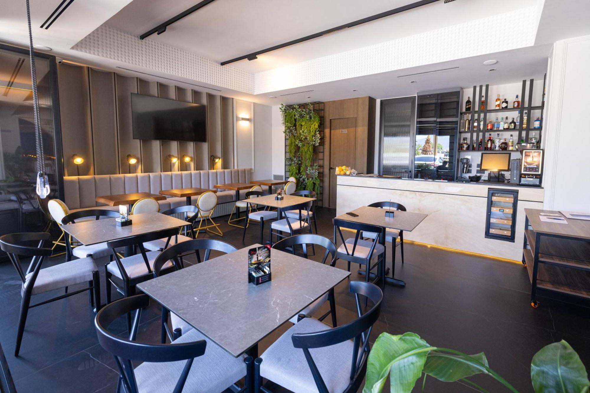 Diora'S Hotel And Apartments Vlorë Екстериор снимка