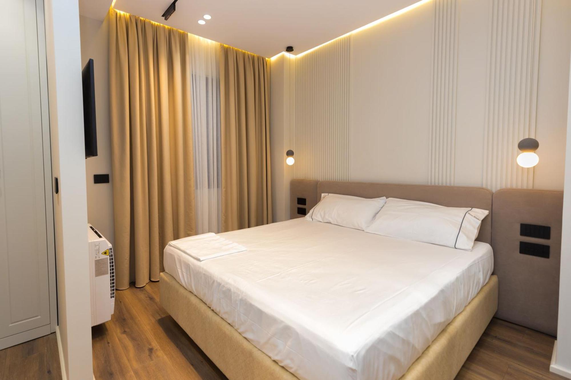 Diora'S Hotel And Apartments Vlorë Стая снимка