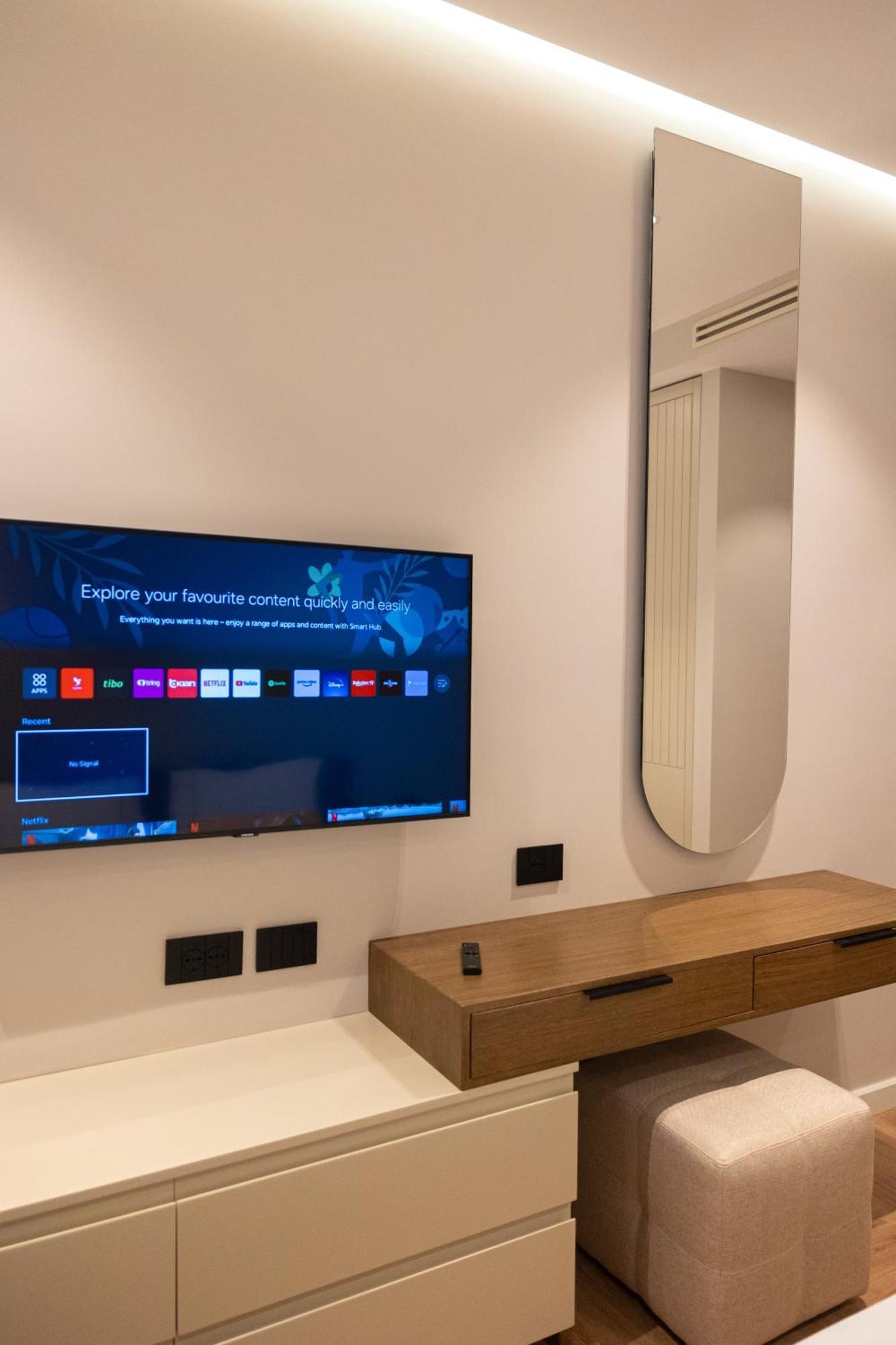Diora'S Hotel And Apartments Vlorë Стая снимка